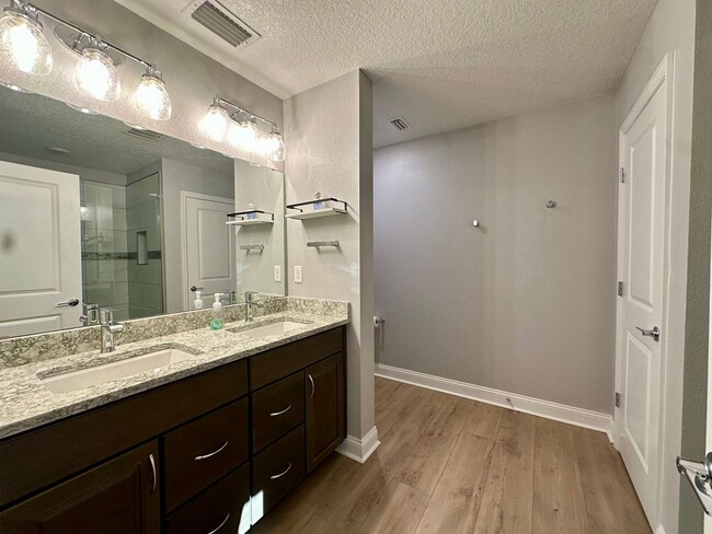 Building Photo - Serene Cul De Sac Home with Gorgeous Views!