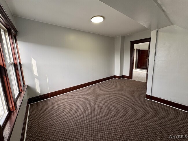 Building Photo - 143 Reo Ave