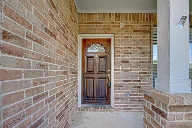 Building Photo - 26439 Richwood Oaks Dr