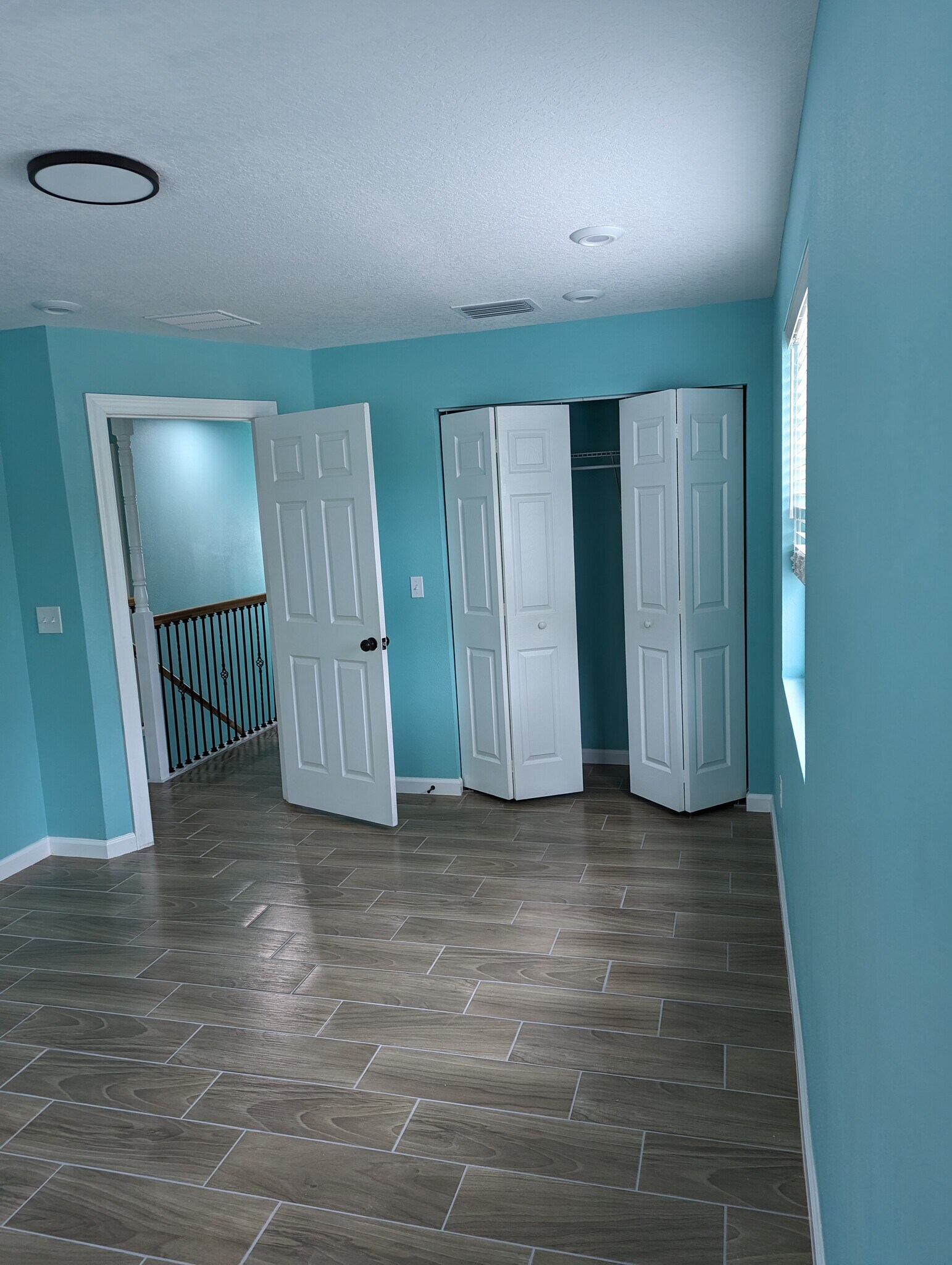 Building Photo - 2010 Seminole Blvd S