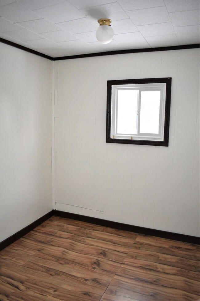 Building Photo - 2-3 bedroom home!  Only $825.00 plus utili...