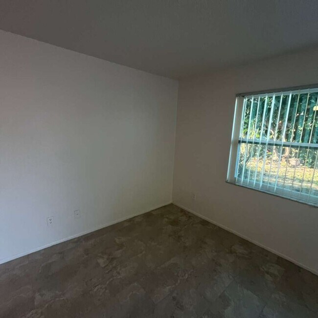 Building Photo - 3708 Estelle Ave