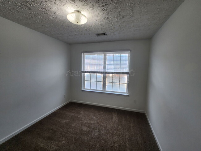 Building Photo - 687 Georgetown Ct