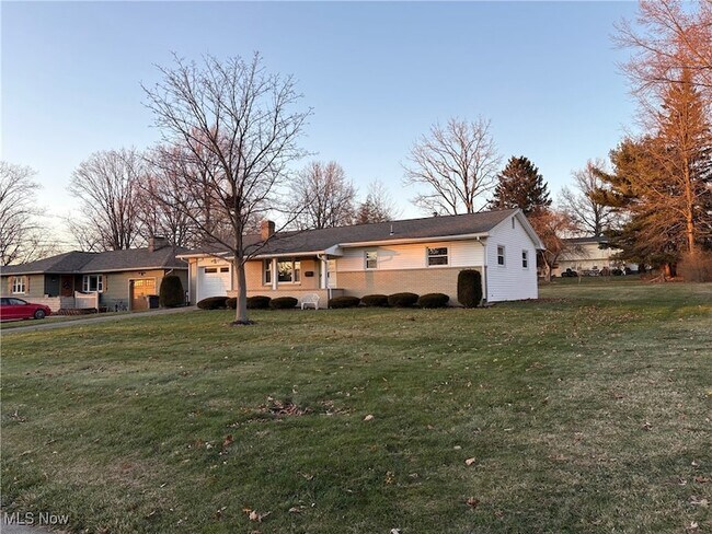 Building Photo - 168 Valley View Dr