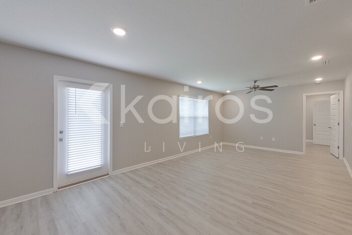 Building Photo - 121 Metalmark Dr