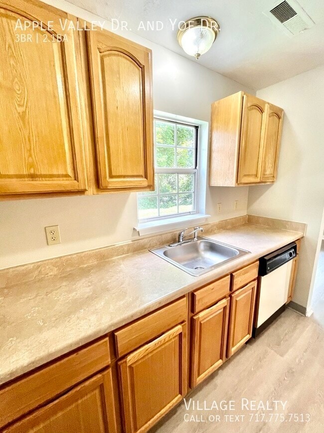 Building Photo - 914 Apple Valley Dr