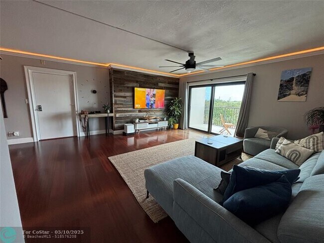 Building Photo - 900 River Reach Dr