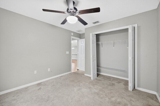 Building Photo - New Spacious 4 Bed - W/Amenities!