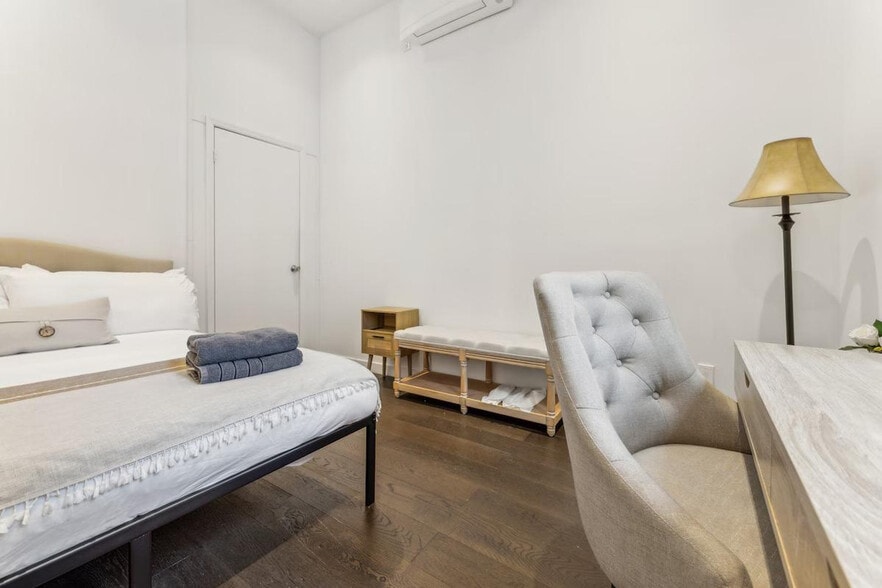 Building Photo - 60 E 56th St