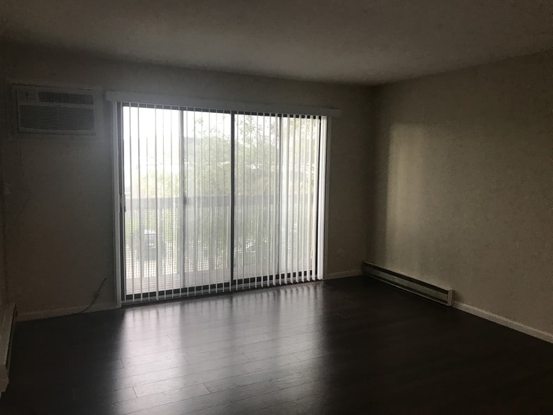 Full size deck - 5333 Cedar Point Dr