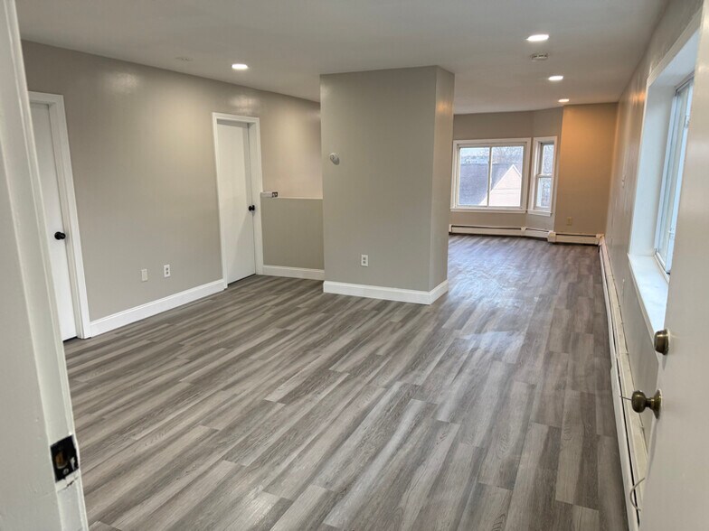 Building Photo - 654 Alden St