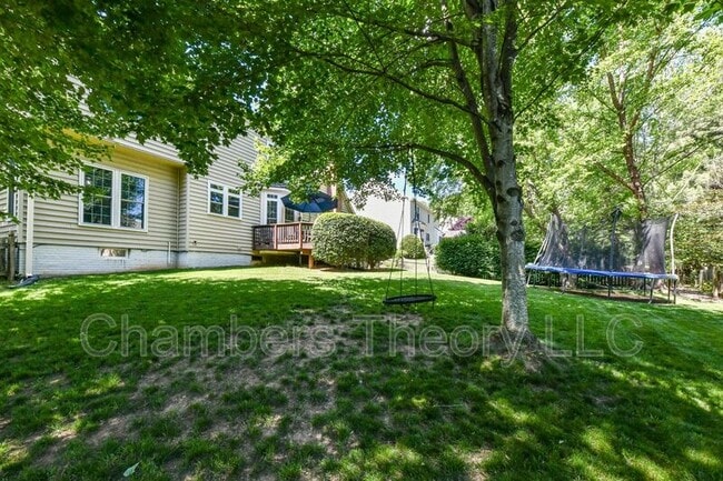 Building Photo - 641 Meade Dr SW