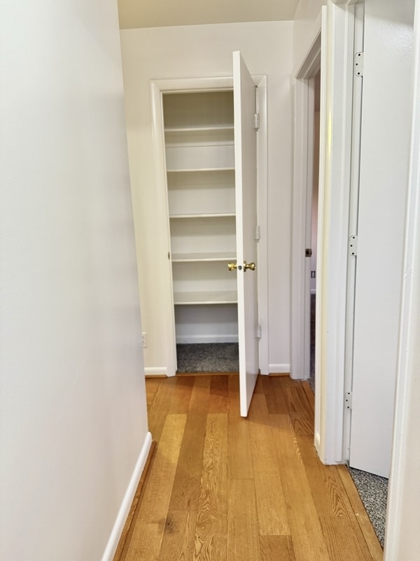 Building Photo - 966 Glendale St W