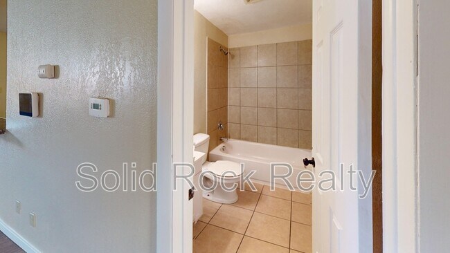 Building Photo - 3014 Mallard Dr