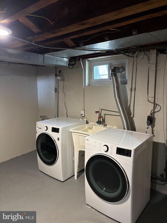 Building Photo - 409 Cherry St