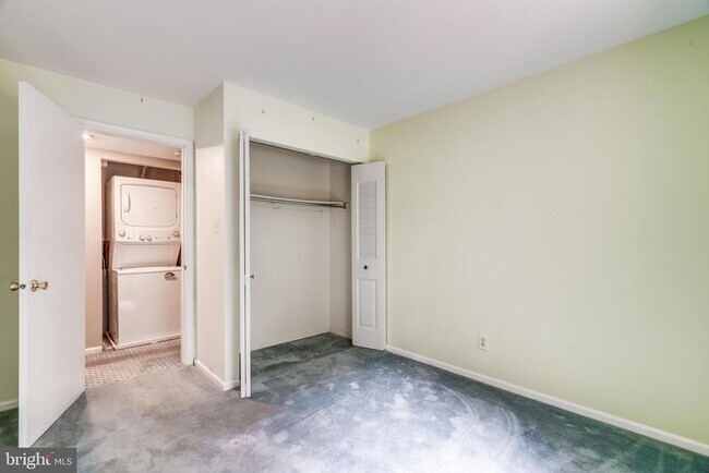 Building Photo - 1602 Hawthorne Ct