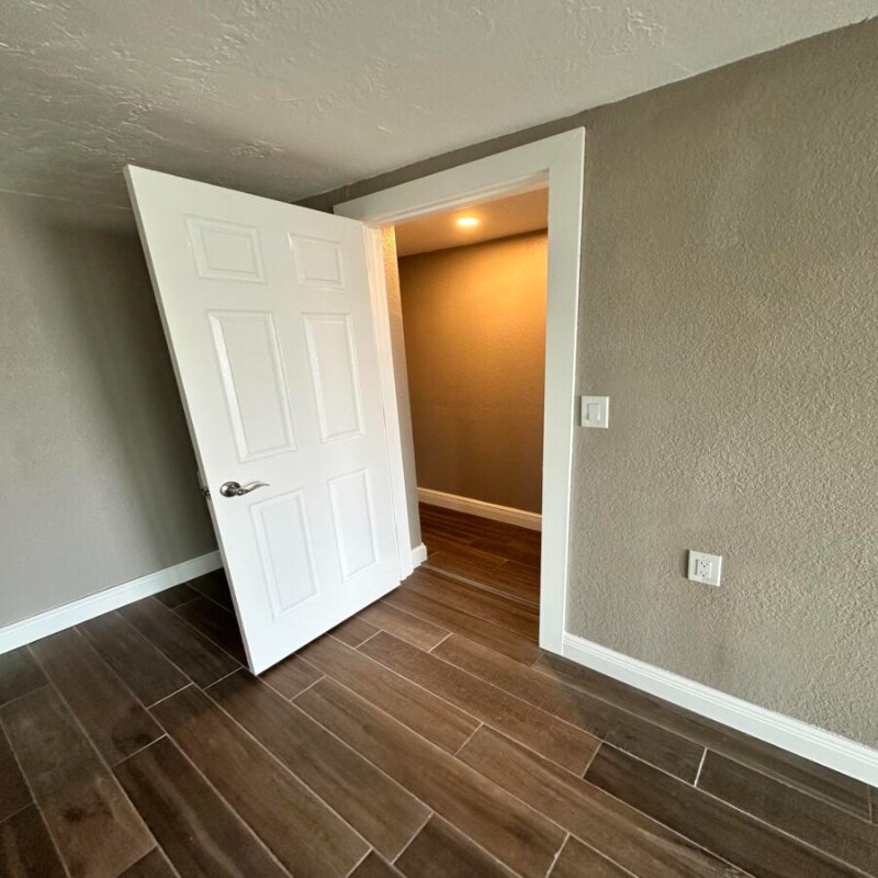 Building Photo - 730 182nd Ave E