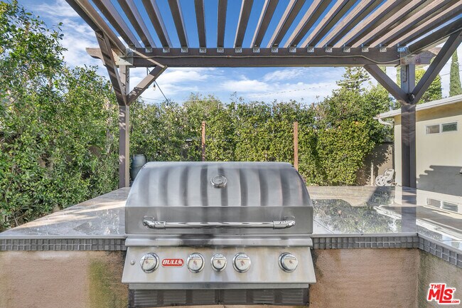 Building Photo - 6701 Blewett Ave