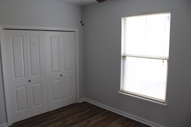 Building Photo - 135 Alicia Dr
