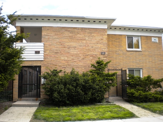 Primary Photo - 312-318 Chicago Ave