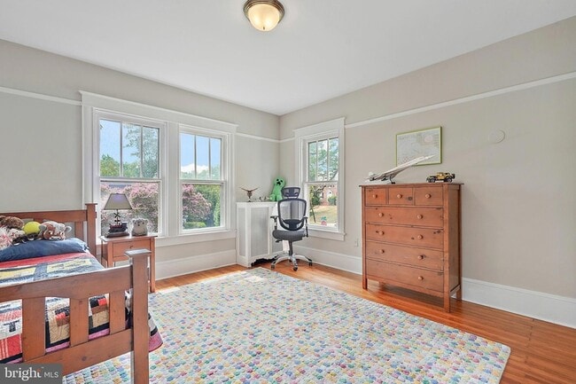 Building Photo - 1503 Russell Rd