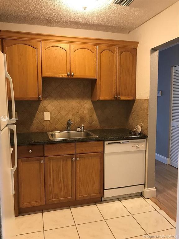 Building Photo - 2775 Taft St