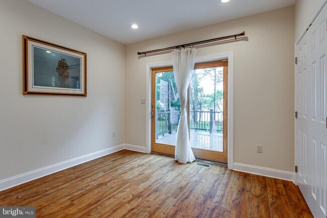 Building Photo - 43840 Bardmore Way
