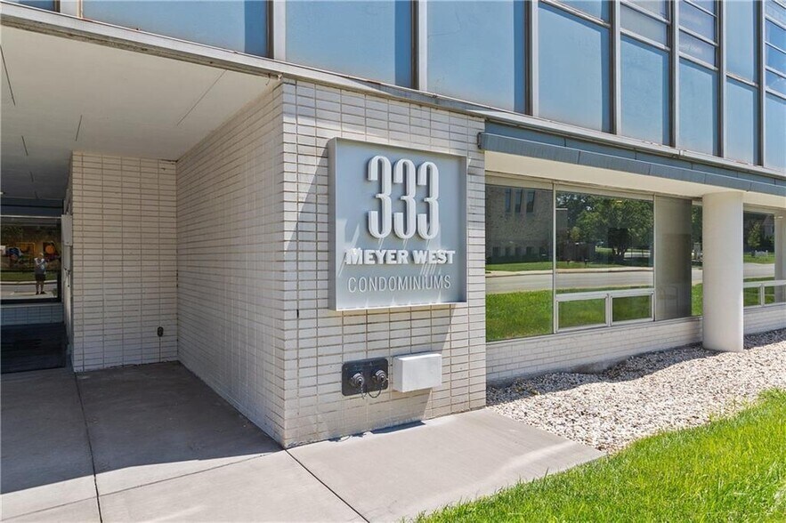 Building Photo - 333 W Meyer Blvd