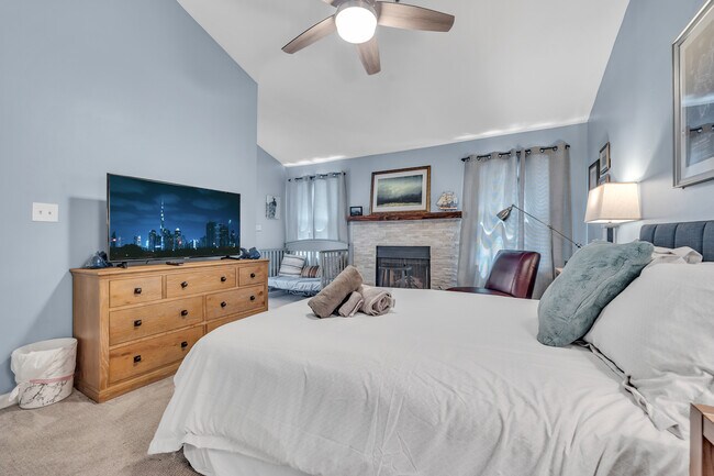 Building Photo - 586 Saint James Walk SE