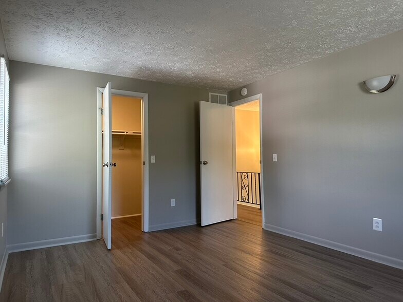 Building Photo - 54 Willowick Dr