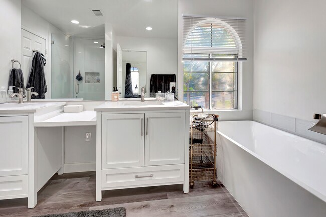 Building Photo - 28962 Sean Dr