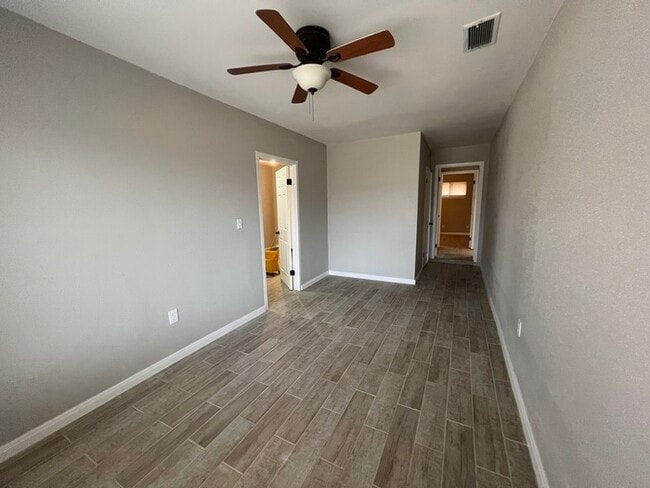 Building Photo - 1110 Falcon Dr