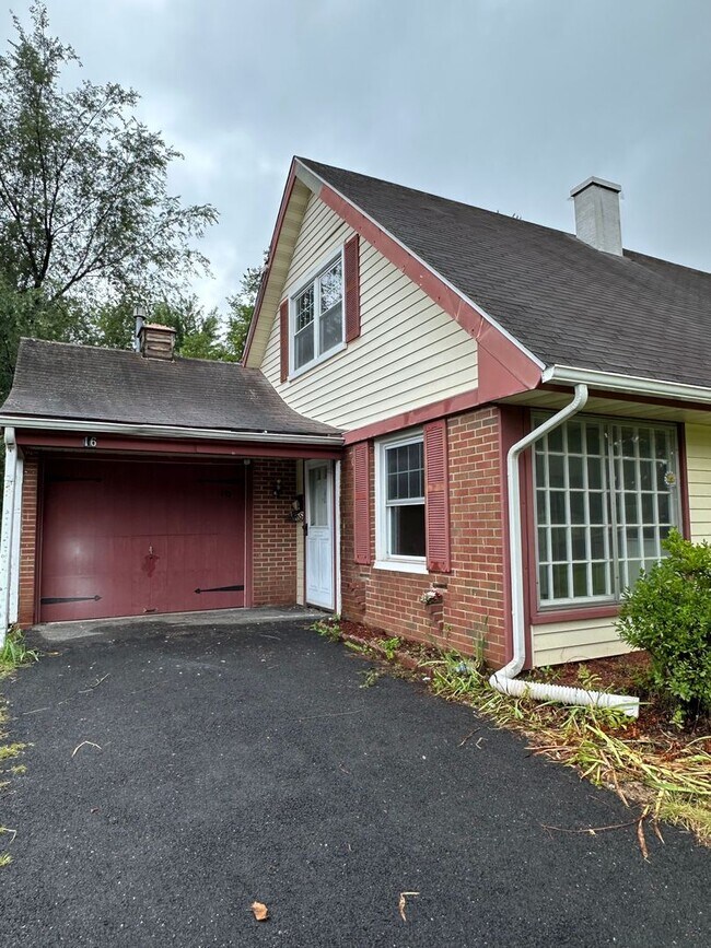 Building Photo - 16 Marshal Ln