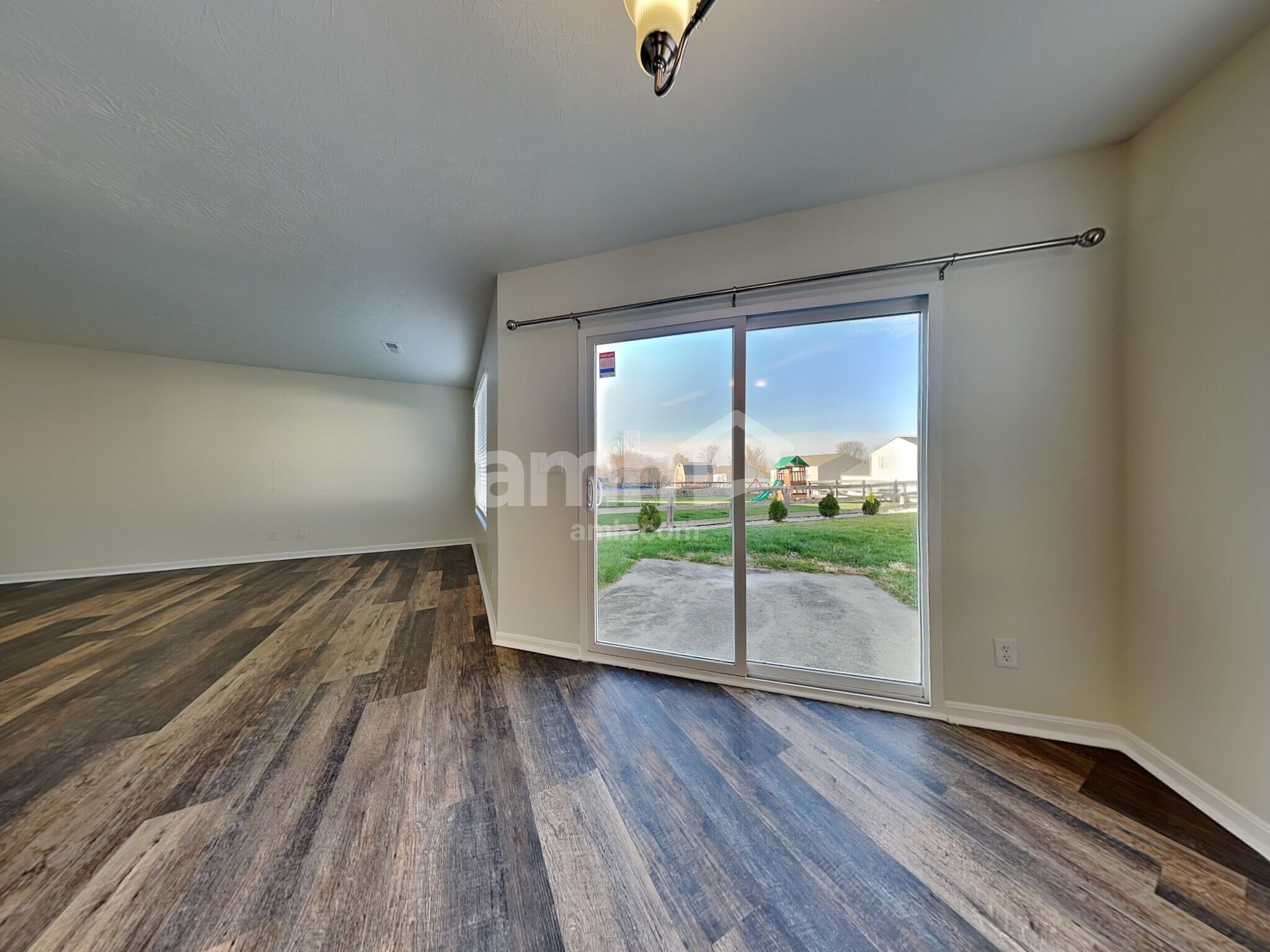 Building Photo - 2362 Hummingbird Ln