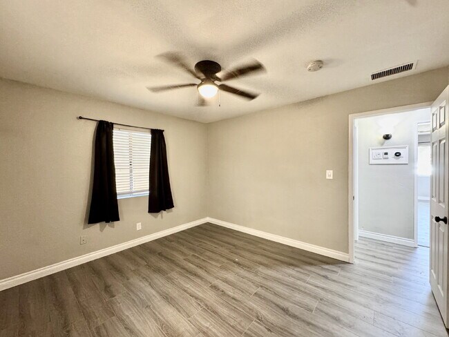 Building Photo - Adorable 3BD Vintage Henderson Home w/ Mod...