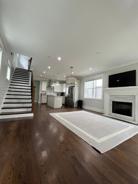 Building Photo - 1705 14th Ave S