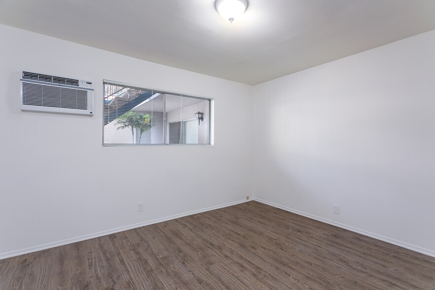 Building Photo - 660 W Sierra Madre Blvd