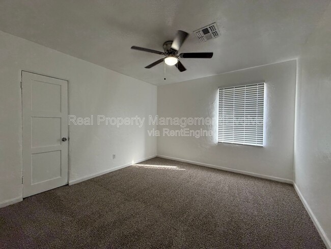 Building Photo - 3422 E Taylor St