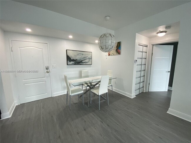 Building Photo - 500 NE 29th St