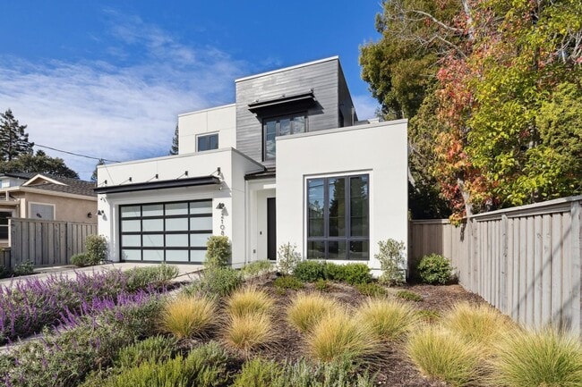 Building Photo - Luxurious Modern Single Family Home in West Menlo Park Available Now!