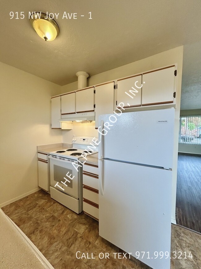 Building Photo - Single Level, 2 Bedroom by Cornell/NW Murr...