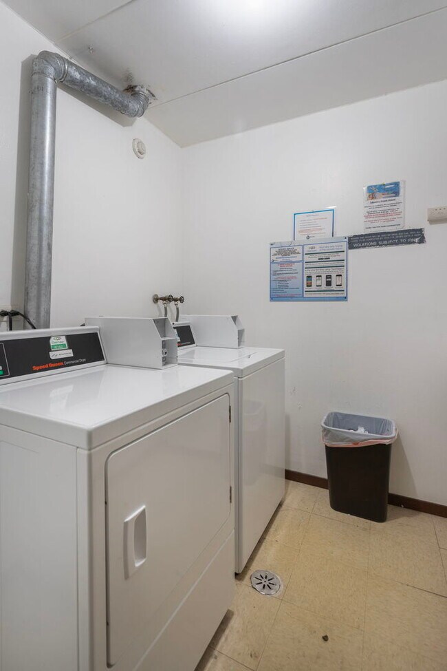 Building Photo - 2505 Spring St