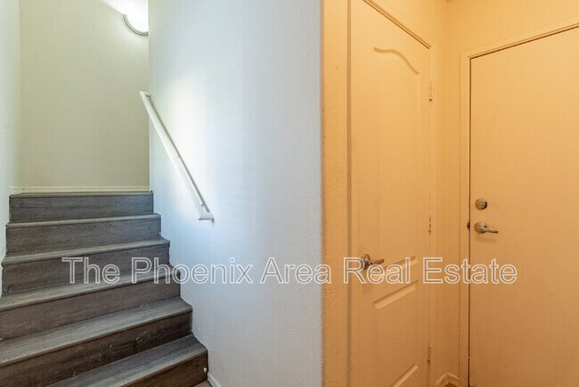 Building Photo - 2401 E Rio Salado Pkwy