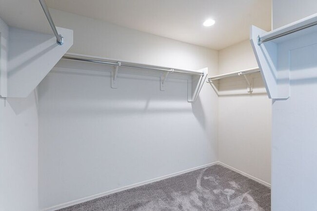 Building Photo - Discover the perfect blend of comfort and ...
