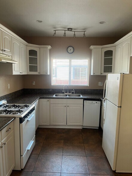 Building Photo - 428 Cypress Ave