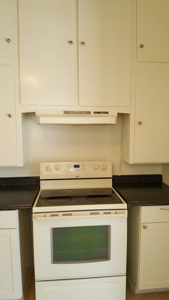 Building Photo - 319 Kenilworth Blvd