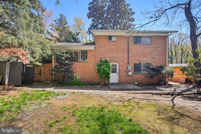 Building Photo - 9717 Hedin Dr