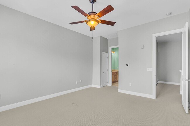 Building Photo - 200 River Landing Dr
