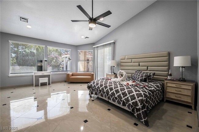 Building Photo - 1400 Castle Crest Dr