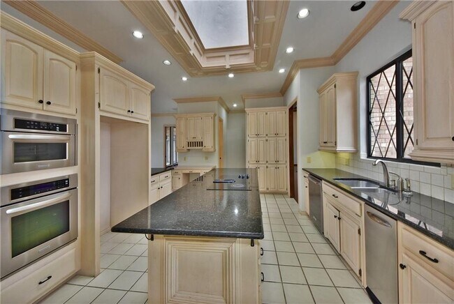 Building Photo - 1109 Irvine Dr